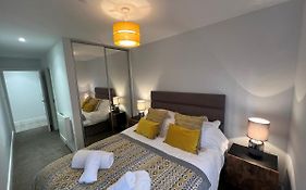 2 Putsborough - Luxury Apartment At Byron Woolacombe, Only 4 Minute Walk To Woolacombe Beach!